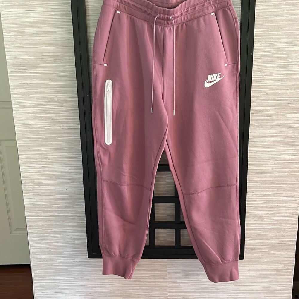 NWOT Nike mauve lavender joggers size M